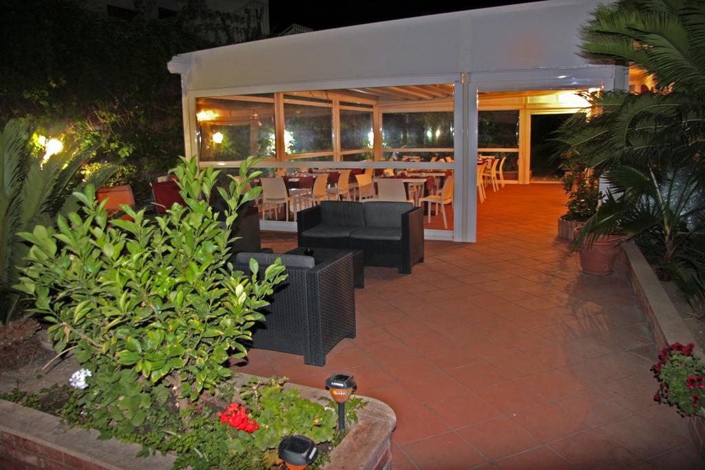 Hotel Alexander Giardini-Naxos Buitenkant foto